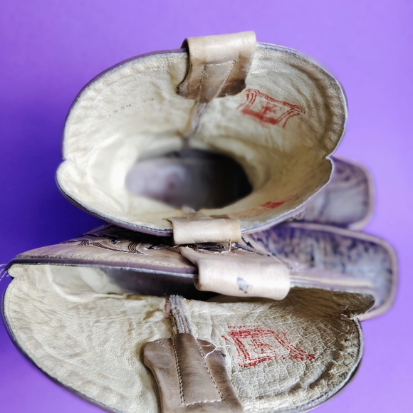 Stylish Tan and Brown Western Boots - Picture 9 of 9